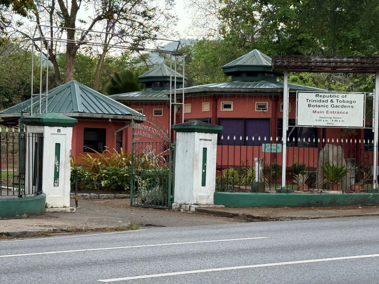 Emperor Valley Zoo and Royal Botanical Gardens Tour