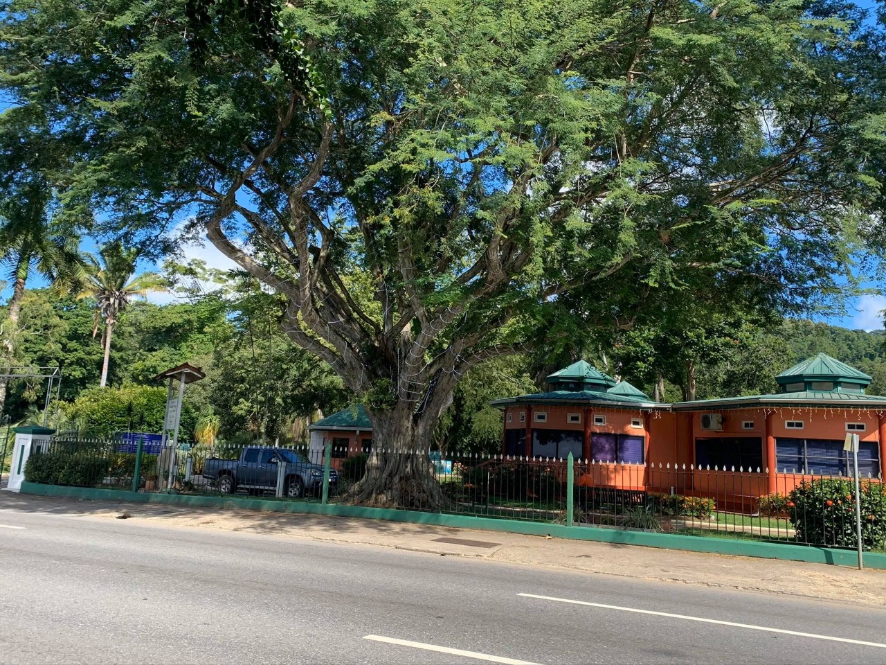 Emperor Valley Zoo and Royal Botanical Gardens Tour