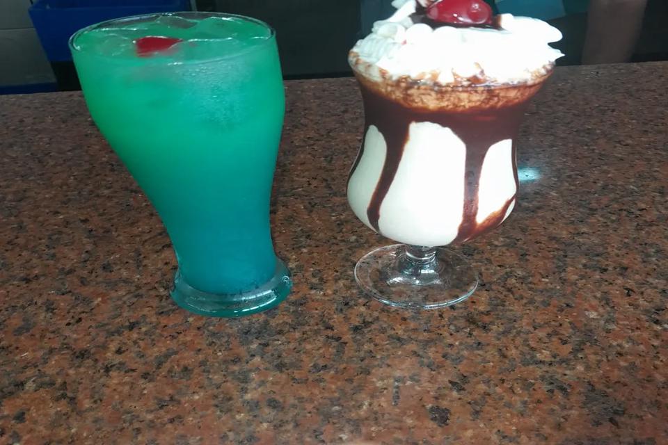 Levalon's Restaurant & Bar