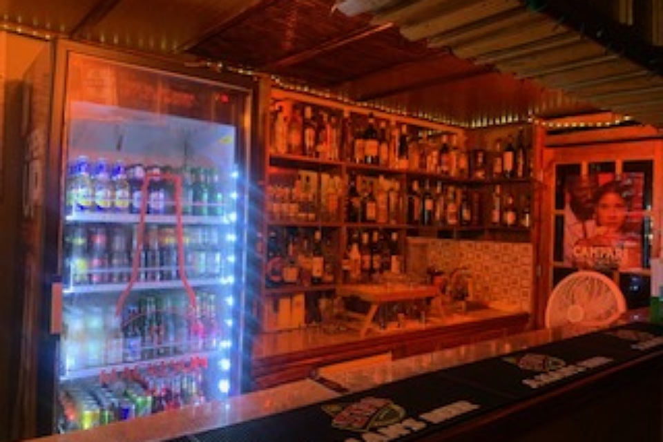 Papa B's Inn Bar & Lounge