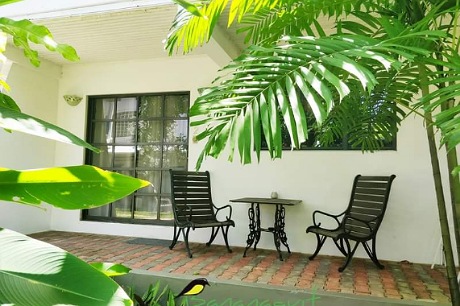 Bananaquit Apartments